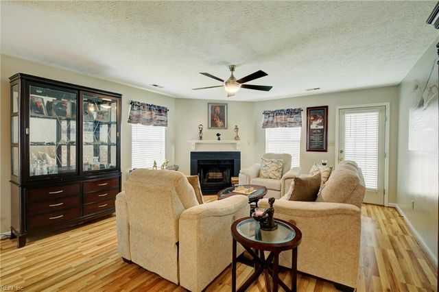 8 Poseidon PL, Hampton, VA 23666