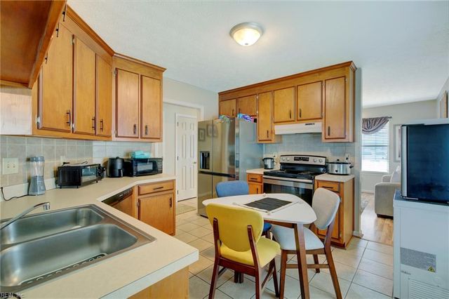 8 Poseidon PL, Hampton, VA 23666