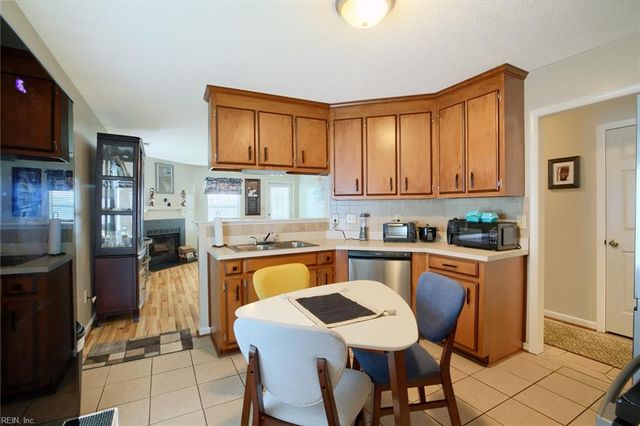 8 Poseidon PL, Hampton, VA 23666