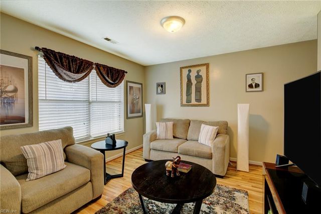 8 Poseidon PL, Hampton, VA 23666