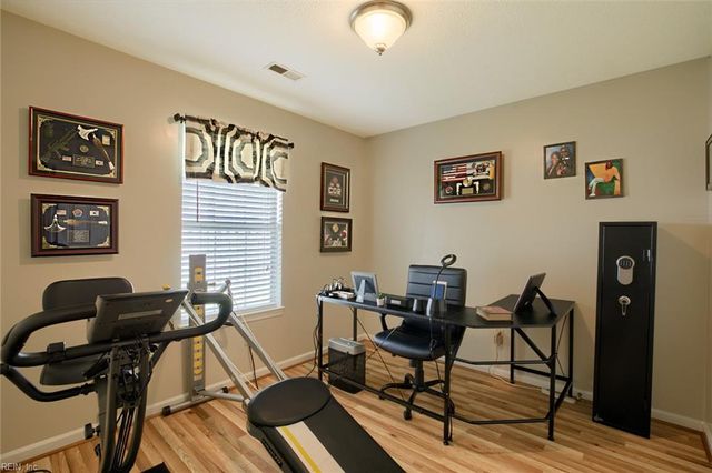 8 Poseidon PL, Hampton, VA 23666