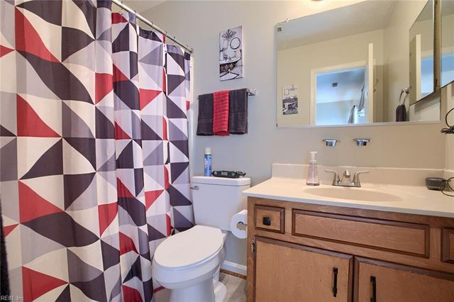 8 Poseidon PL, Hampton, VA 23666