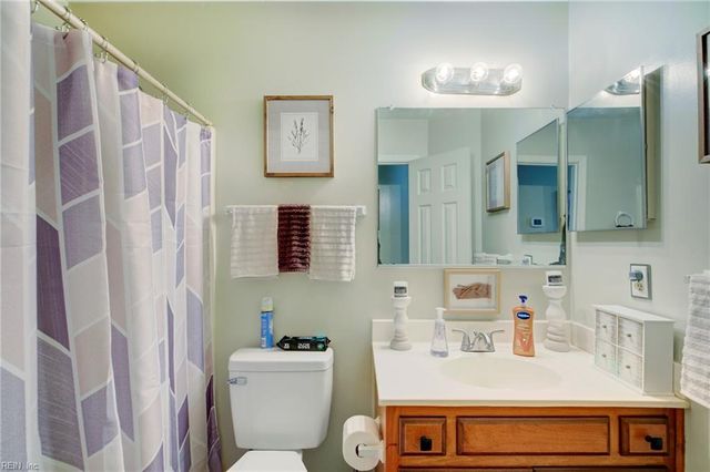 8 Poseidon PL, Hampton, VA 23666