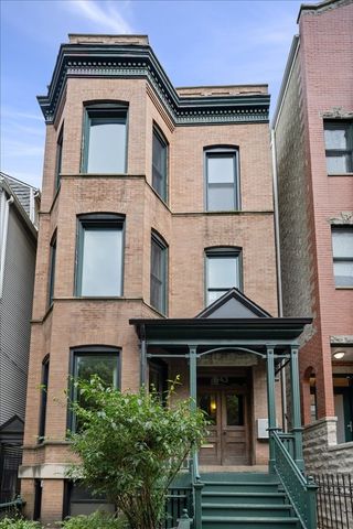 843 W Roscoe Street, Chicago, IL 60657