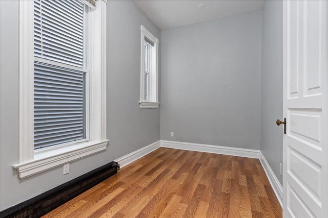 843 W Roscoe Street, Chicago, IL 60657