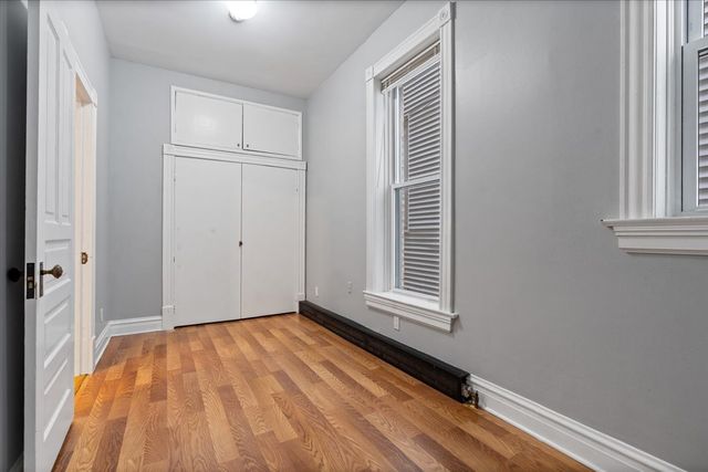 843 W Roscoe Street, Chicago, IL 60657