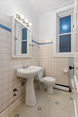 843 W Roscoe Street, Chicago, IL 60657