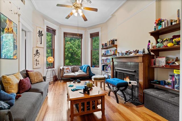 843 W Roscoe Street, Chicago, IL 60657