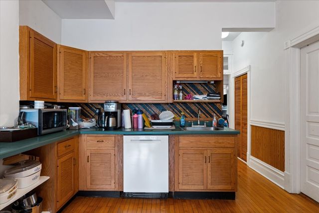 843 W Roscoe Street, Chicago, IL 60657