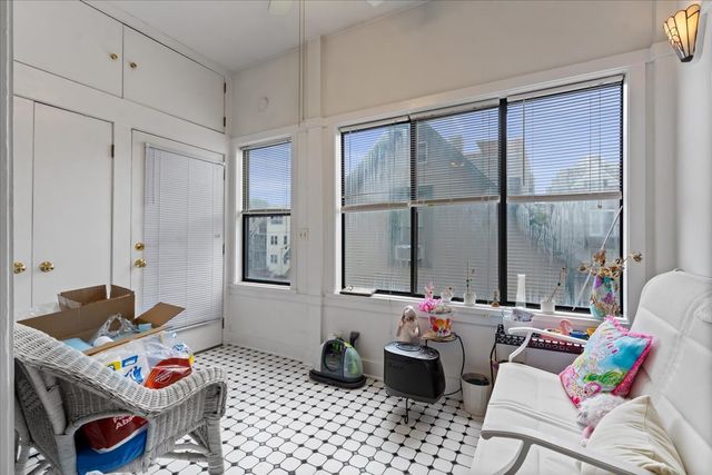 843 W Roscoe Street, Chicago, IL 60657