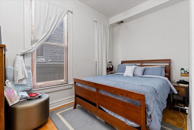 843 W Roscoe Street, Chicago, IL 60657