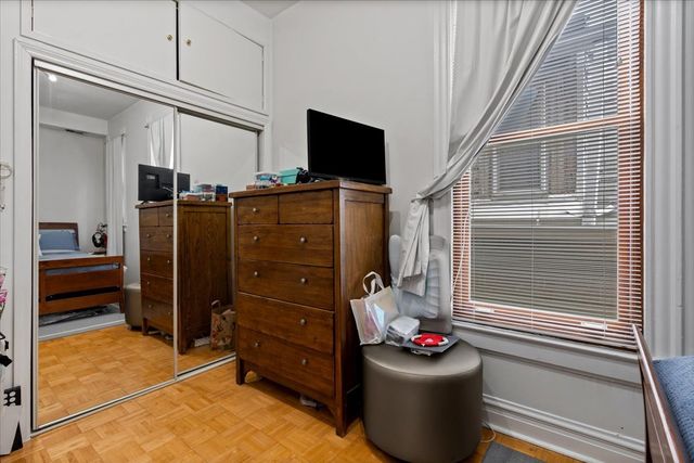 843 W Roscoe Street, Chicago, IL 60657