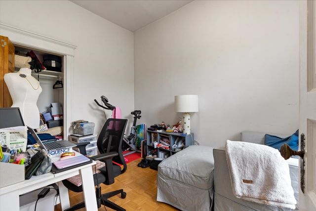 843 W Roscoe Street, Chicago, IL 60657