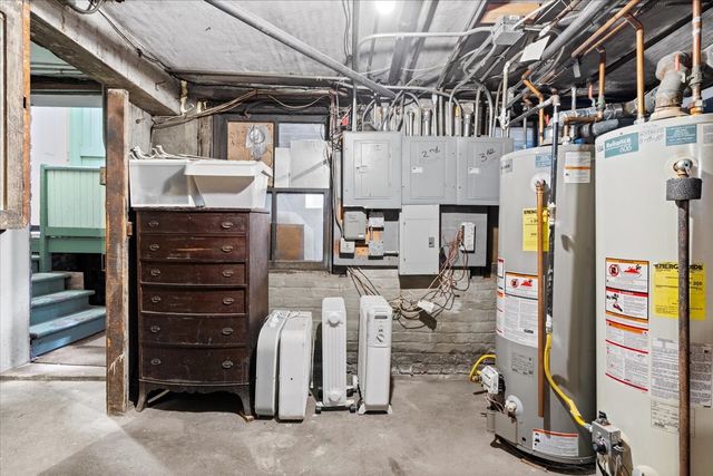 843 W Roscoe Street, Chicago, IL 60657