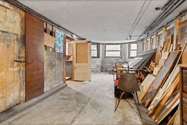 843 W Roscoe Street, Chicago, IL 60657