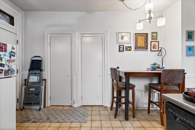 843 W Roscoe Street, Chicago, IL 60657