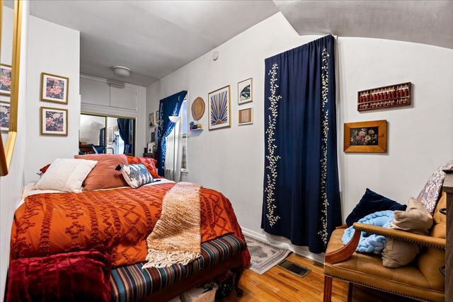 843 W Roscoe Street, Chicago, IL 60657