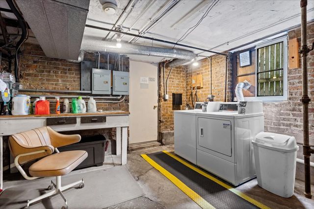 843 W Roscoe Street, Chicago, IL 60657