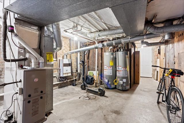 843 W Roscoe Street, Chicago, IL 60657