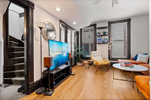 843 W Roscoe Street, Chicago, IL 60657