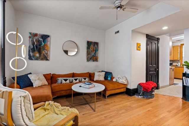 843 W Roscoe Street, Chicago, IL 60657