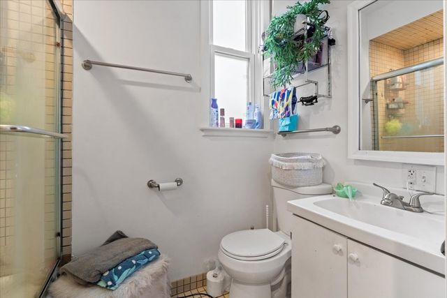 843 W Roscoe Street, Chicago, IL 60657