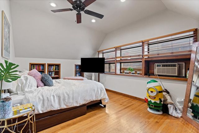843 W Roscoe Street, Chicago, IL 60657