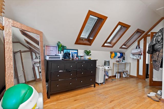 843 W Roscoe Street, Chicago, IL 60657