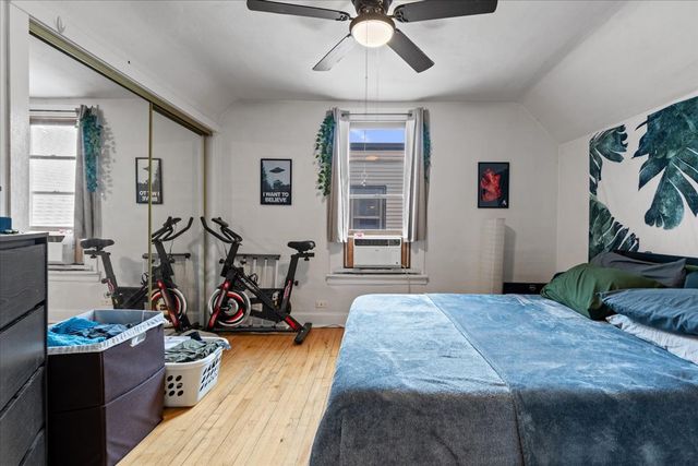 843 W Roscoe Street, Chicago, IL 60657