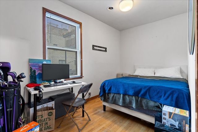 843 W Roscoe Street, Chicago, IL 60657