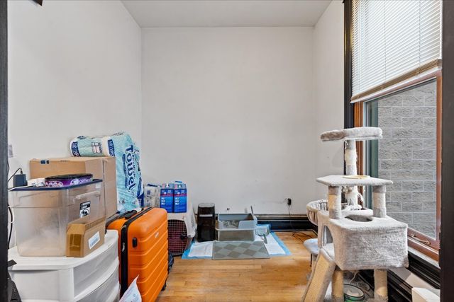 843 W Roscoe Street, Chicago, IL 60657