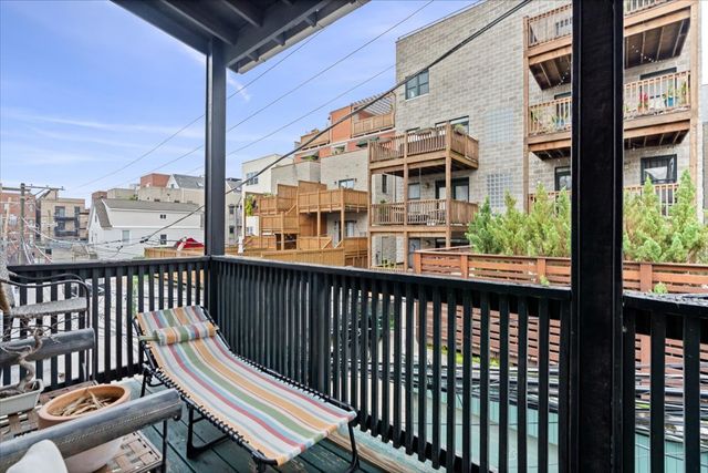 843 W Roscoe Street, Chicago, IL 60657