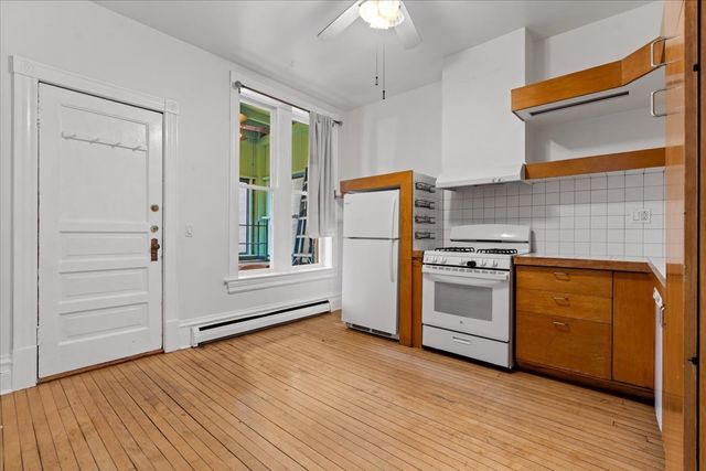 843 W Roscoe Street, Chicago, IL 60657