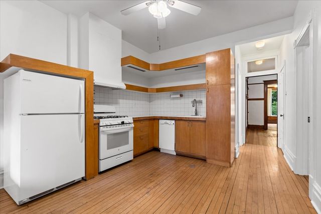 843 W Roscoe Street, Chicago, IL 60657