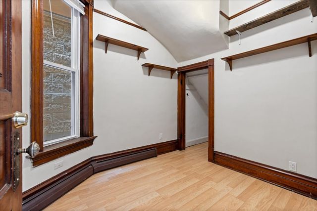 843 W Roscoe Street, Chicago, IL 60657