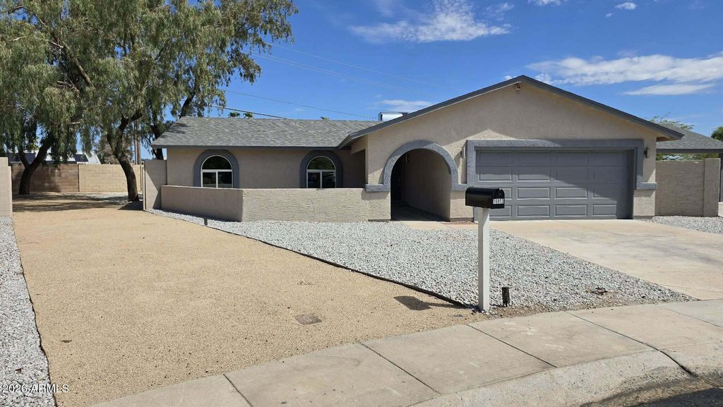 16853 N 39TH Drive, Phoenix, AZ 85053 — photo 2