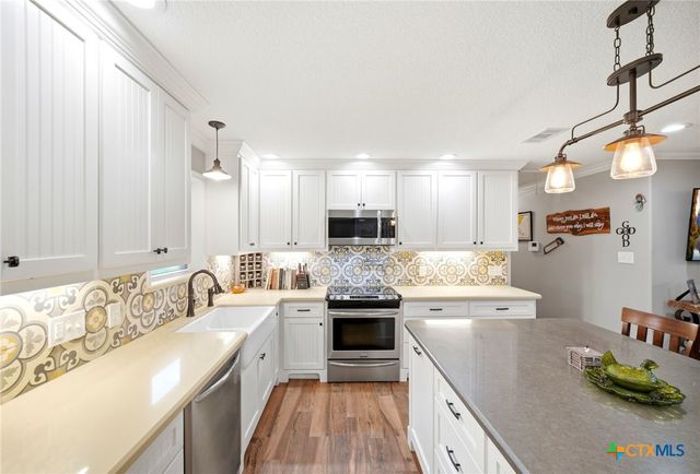 504 County Road 825, West Columbia, TX 77486