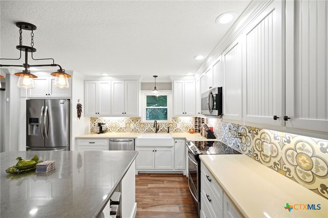 504 County Road 825, West Columbia, TX 77486