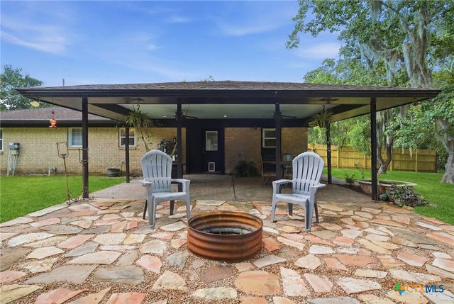 504 County Road 825, West Columbia, TX 77486