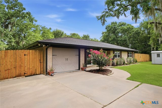 504 County Road 825, West Columbia, TX 77486