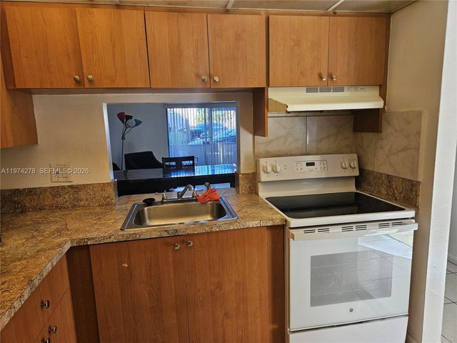 2800 NW 56th Ave C102, Lauderhill, FL 33313