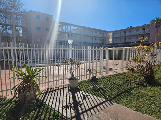 2800 NW 56th Ave C102, Lauderhill, FL 33313