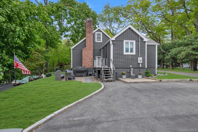 7 Pierson Place, South Huntington, NY 11746