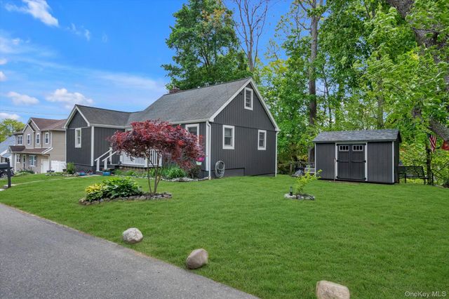 7 Pierson Place, South Huntington, NY 11746