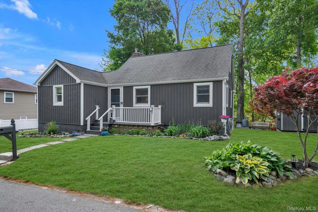 7 Pierson Place, South Huntington, NY 11746