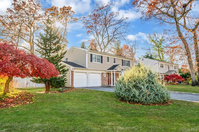 28 Cedarwood Lane, Commack, NY 11725
