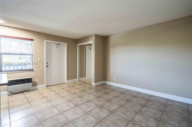 715 NE 6th St 9, Fort Lauderdale, FL 33304