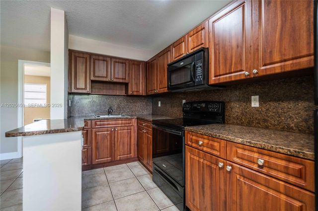 715 NE 6th St 9, Fort Lauderdale, FL 33304