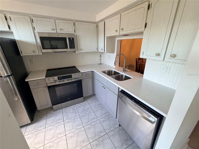 4446 RUSTIC DRIVE E, New Port Richey, FL 34652