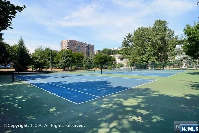 504 Williams Court, Edgewater, NJ 07020